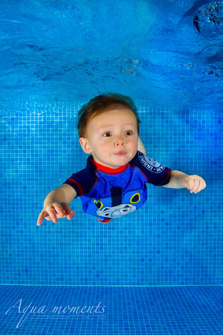 Child at an Aqua Moments underwater photoshoot